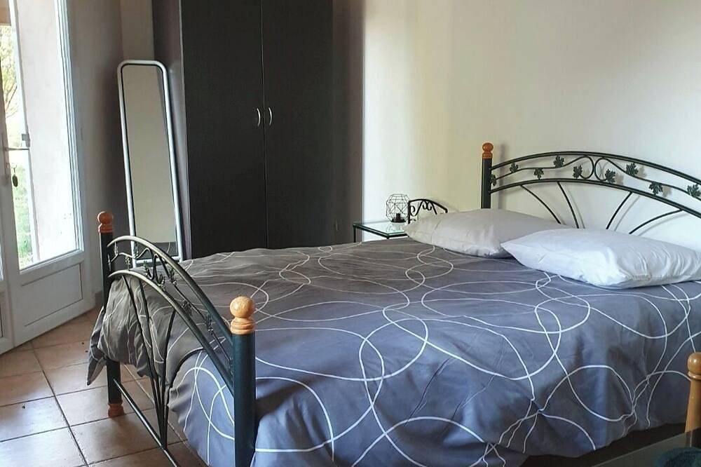 Évasion Provençale: bright house with swimming pool and large garden! in Saint-Cannat, Region de Aix-en-Provence