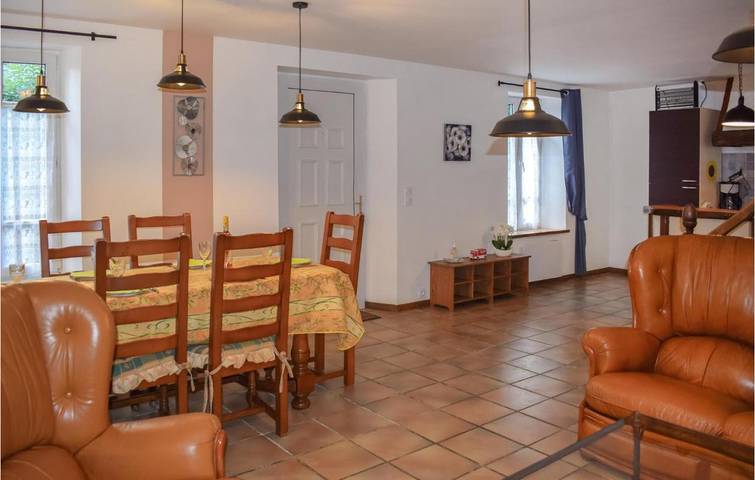 Location de vacances pour 6 personnes, avec jardin et piscine à Plounévez-Moëdec - 4