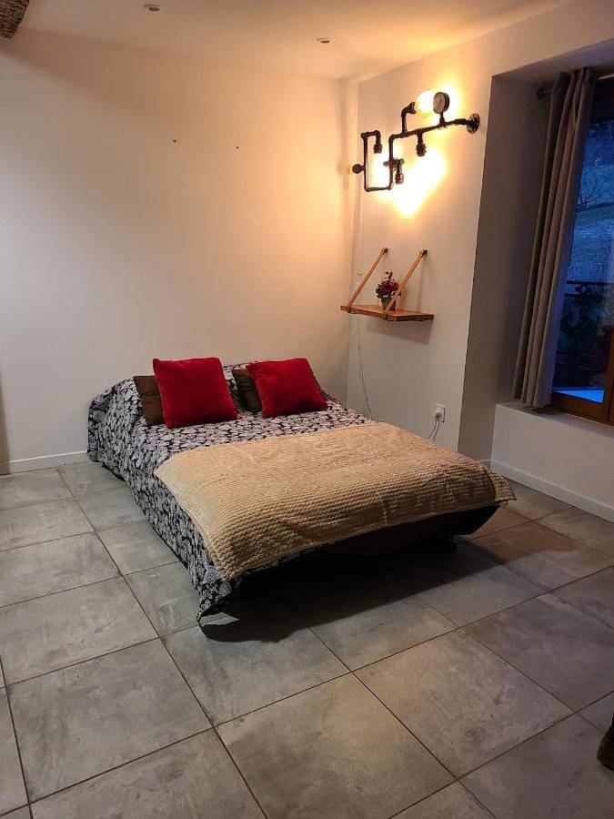 Appartement entier, Two-Bedroom Apartment in Saint-Alban-Leysse, Région de Chambéry