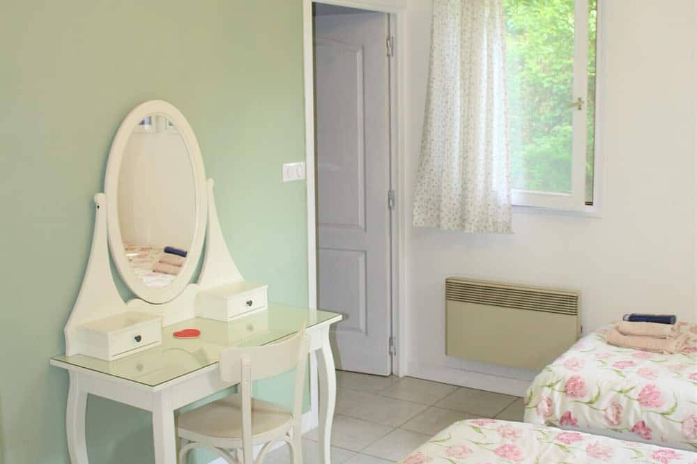 Wisteria : Gîte rural, 3 ch, 2 Sde, Wifi, Piscine in Asnières-sur-Vègre, Sarthe