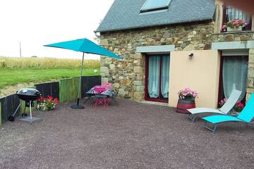Gîte pour 2 personnes, avec jardin à Ploëzal