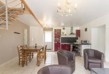 Gîte pour 4 personnes, avec jardin à Marzan