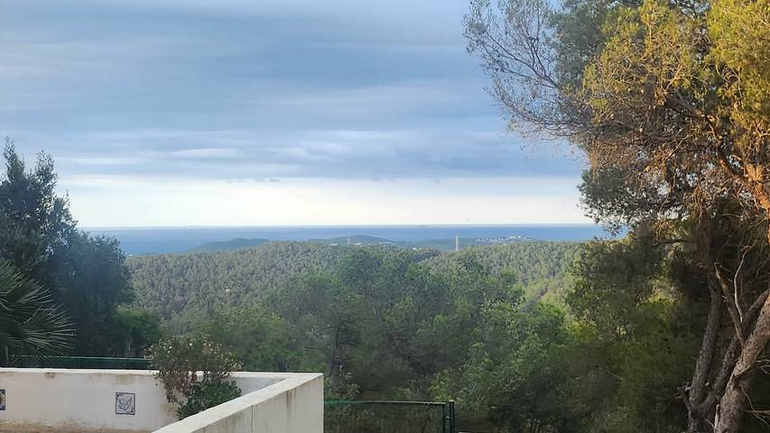 Villa 'Bohemia' avec vue sur la mer, piscine privée et Wi-Fi in Olivella, Garraf