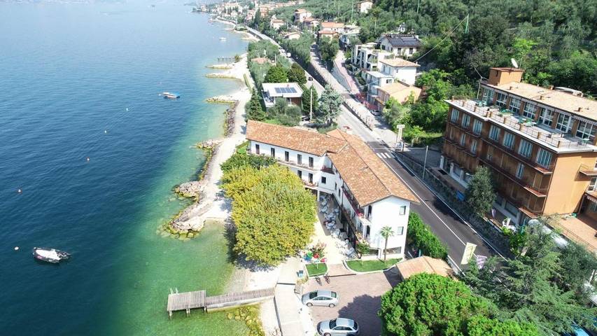 Hôtel pour 2 personnes, avec piscine et vue sur le lac ainsi que vue et jardin, animaux acceptés