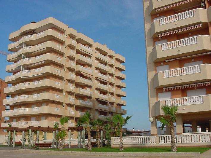Ferienwohnung für 5 Personen, mit Terrasse und Garten sowie Pool in La Manga