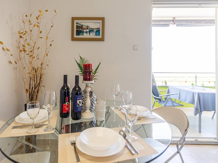 Villa für 10 Personen, mit Balkon und Terrasse sowie Pool in Jasenice - 2