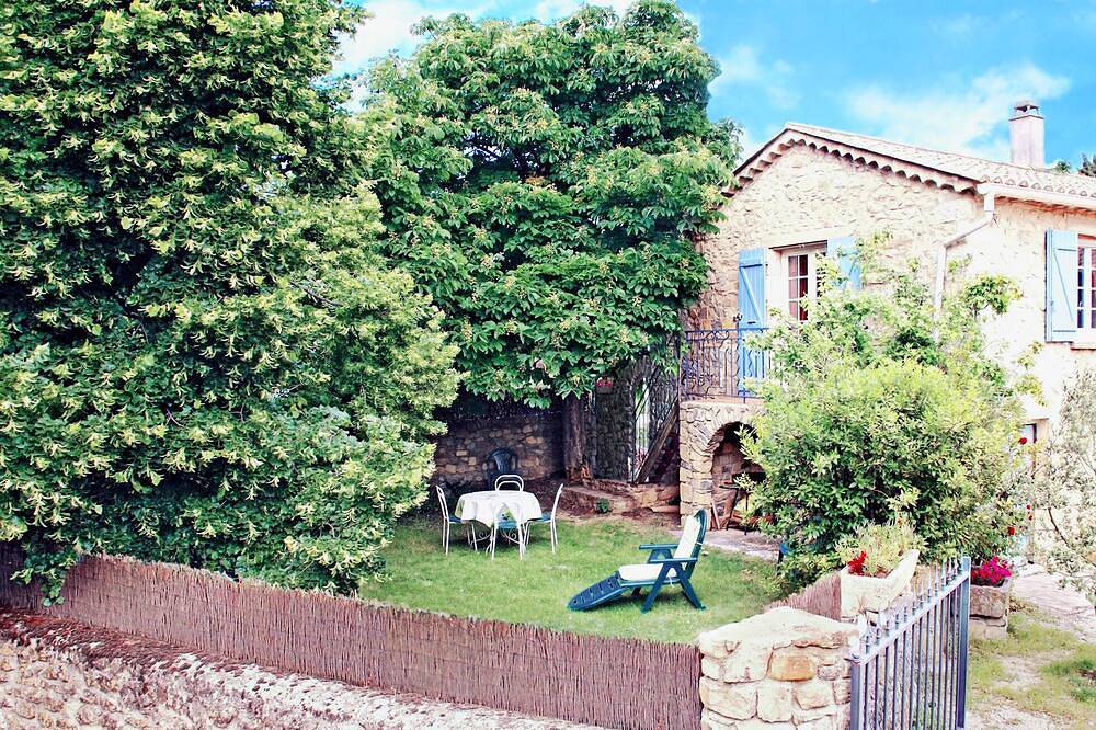 Unterkunft aus Stein, sehr ruhiger Weiler ganz in der Nähe von Lussan. in Lussan, Nimes und Umgebung