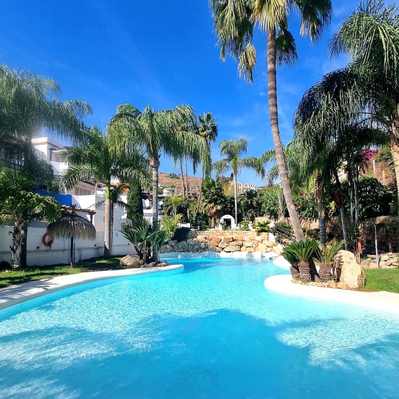 Appartement entier, Appartement "Oasis Quitapenas" Arroyo Marinos avec piscine, terrasse partagée et Wi-Fi in Playa San Cristobal, Almuñecar