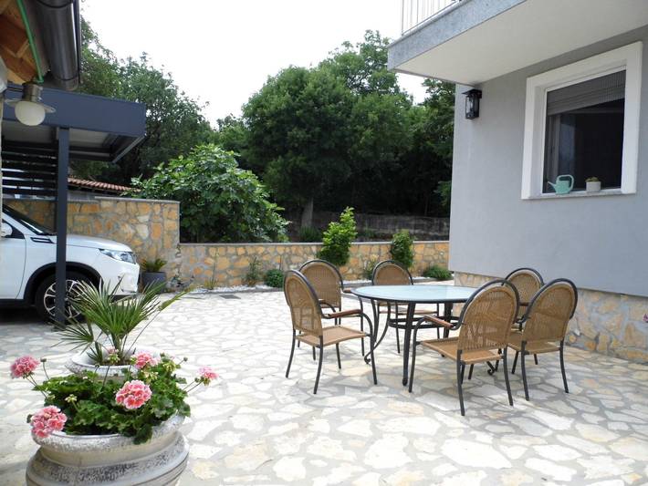 Ganze Wohnung, Ausgezeichnete neue und moderne Wohnung in Malinska-Dubašnica, Krk
