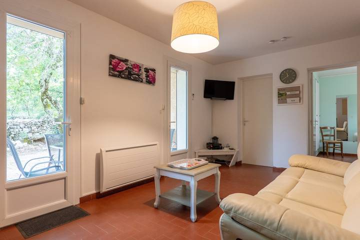 Gîte Le Mazet Des Campanes : piscine partagée, Wi-Fi et climatisation in Saint-Alban-Auriolles, Ardèche
