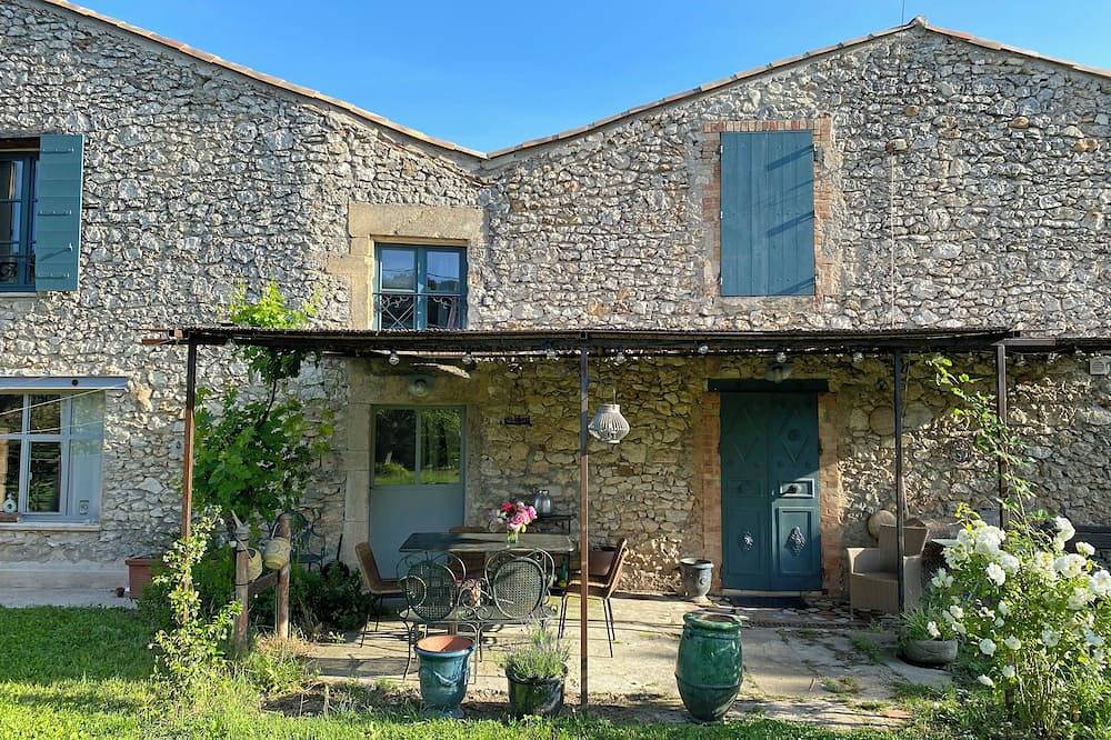 Maison joliment rénovée avec piscine dans le Gard près Uzès 3 ch et Sdb privées in Dions, Région de Nîmes