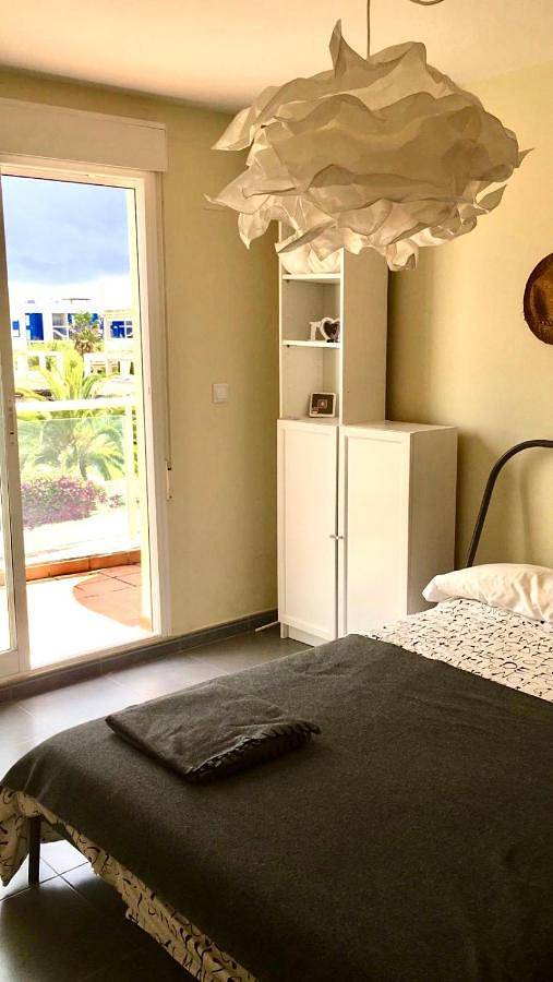 Apartamento para 2 personas, con vistas además de piscina y balcón en Oliva