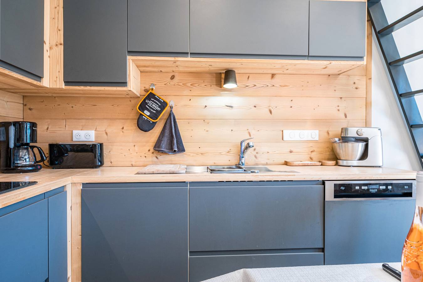 Entire apartment, Apartment 'Grand Cerf - Albiez Montrond' with Mountain View, Private Terrace and Wi-Fi in Col du Mollard, Albiez-Montrond