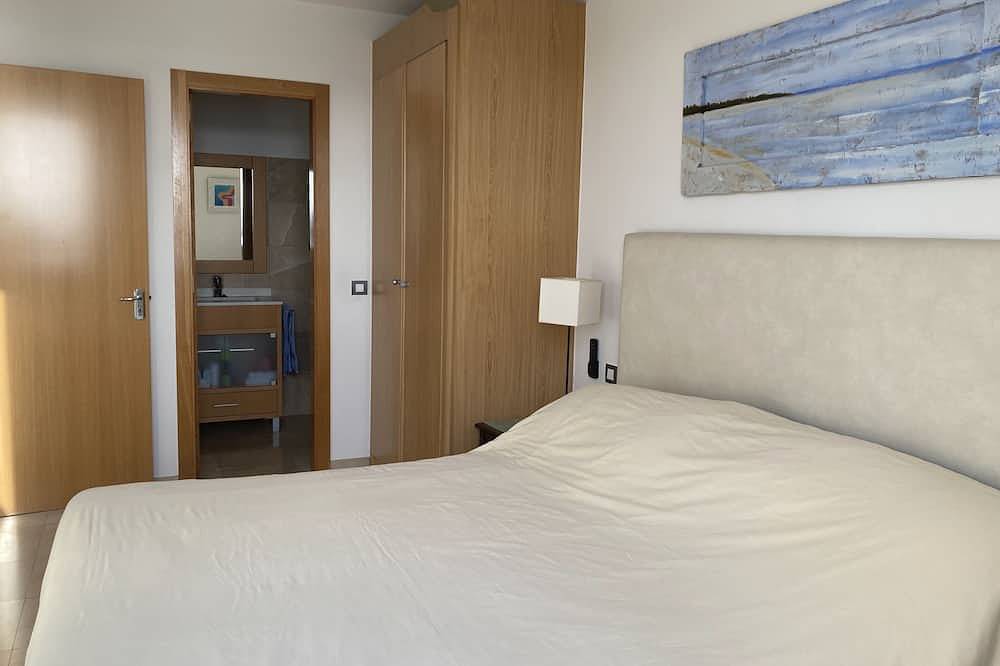 Ganze Wohnung, Beautiful Beachfront Aptmto at waters edge with stunning Ocean and Harbour views in Corralejo, La Oliva