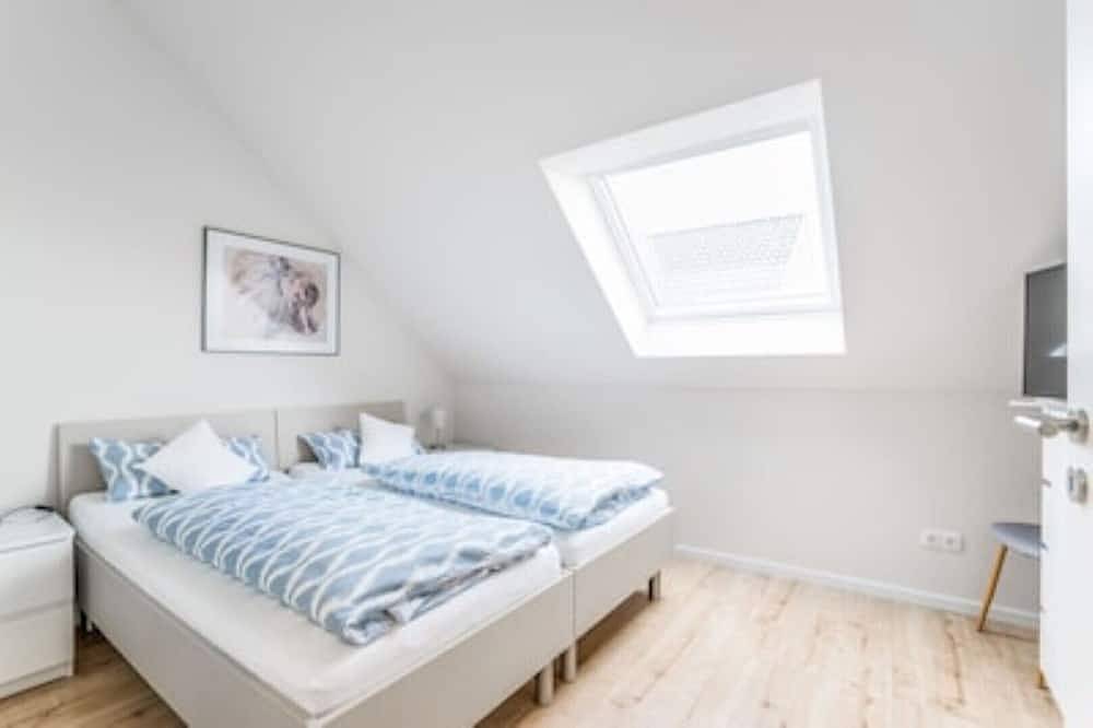 Ganze Wohnung, Fewo Panoramablick Dg 90 m² in Laacher See, Nickenich