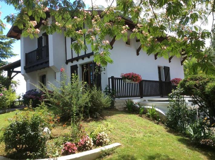Gîte pour 3 personnes, avec Terrasse ainsi que Jardin et Vue à Villefranque