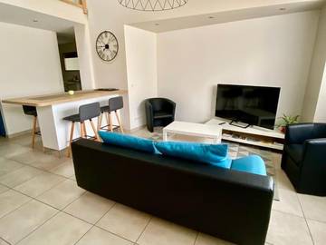 Gîte pour 6 personnes, avec jardin, adapté aux familles à Beausemblant