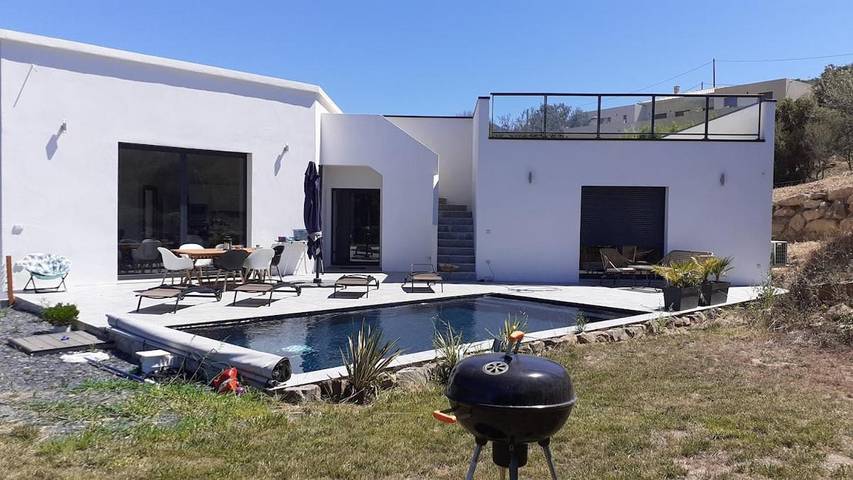 Villa pour 13 personnes, avec terrasse et piscine ainsi que jardin et vue, animaux acceptés - 1