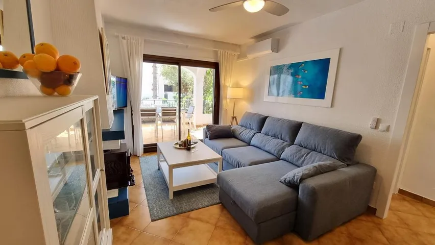 Apartamento de vacaciones para 5 personas, con vistas además de piscina y jardín - 1