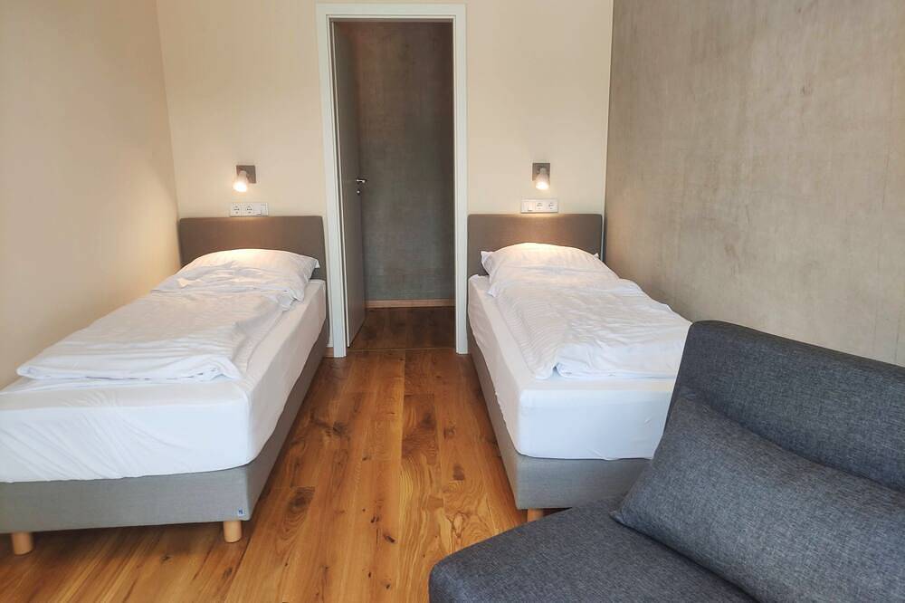 Ganze Wohnung, Erdhausapartment Ost \"Die außergewöhnlich und besondere Unterkunft\" in Wiesentheid, Fränkisches Weinland