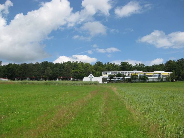 Kolping Feriendorf (Vogelsbergdorf) - Bungalows Typ A, 1 Doppelzimmer und 1 Einzelzimmer mit Dusche und Wc in Herbstein, Vogelsberg Region