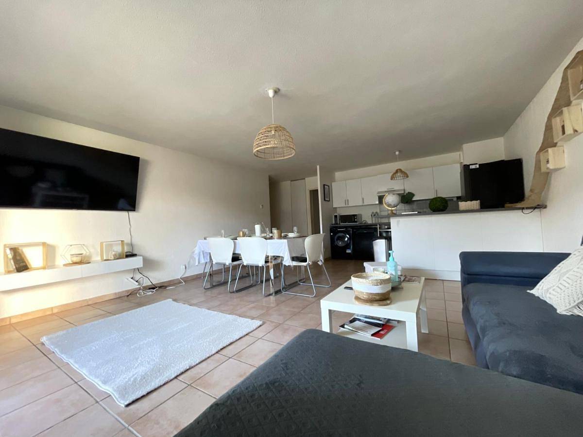 Appartement entier, Two-Bedroom Apartment in Annemasse, Région de Saint-Julien-en-Genevois