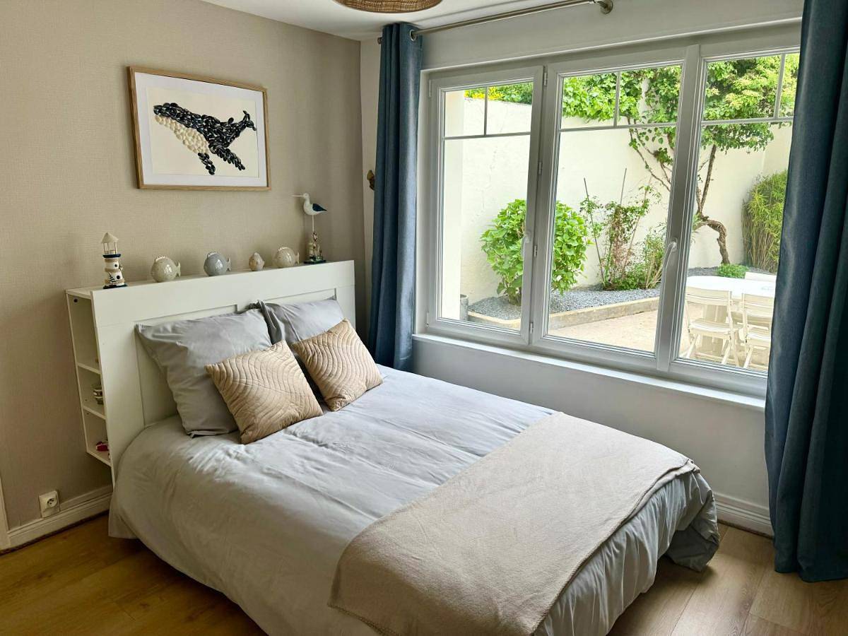 Appartement entier, Studio with Terrace in Boulogne-sur-Mer, Région de Boulogne-sur-Mer