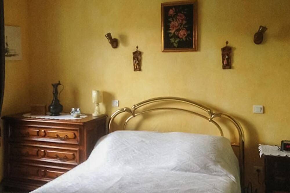 Gorgeous home in Senas in Sénas, Arles region
