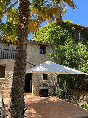 Cottage pour 10 personnes, avec piscine ainsi que vue et jardin, animaux acceptés à Agel