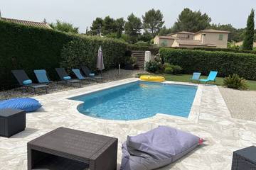 Gîte pour 6 personnes, avec terrasse et jardin à Peyrolles-en-Provence