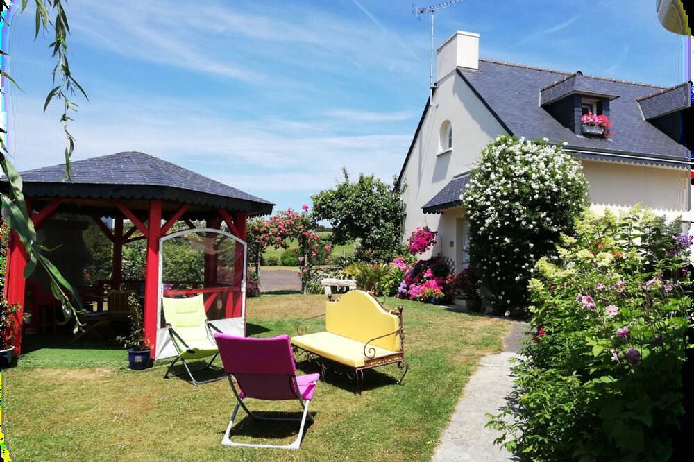 La Jacobinic is a charming gite set between land and sea, 1.5 km from the beaches. in Étables-sur-Mer, Côte de Goëlo