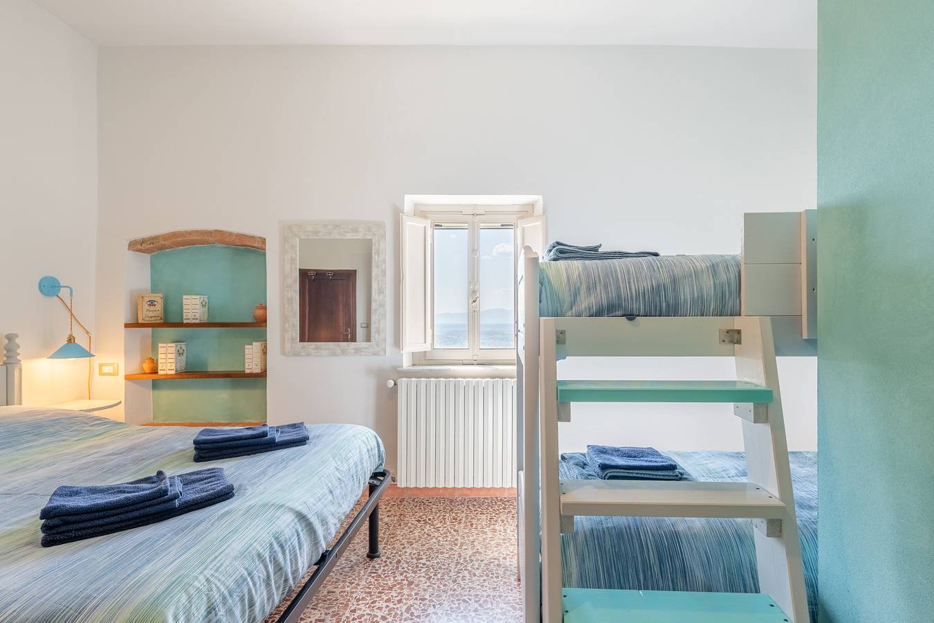 Room 'Noemi' with Mountain View, Wi-Fi and Air Conditioning in Lamporecchio, Pistoia Province