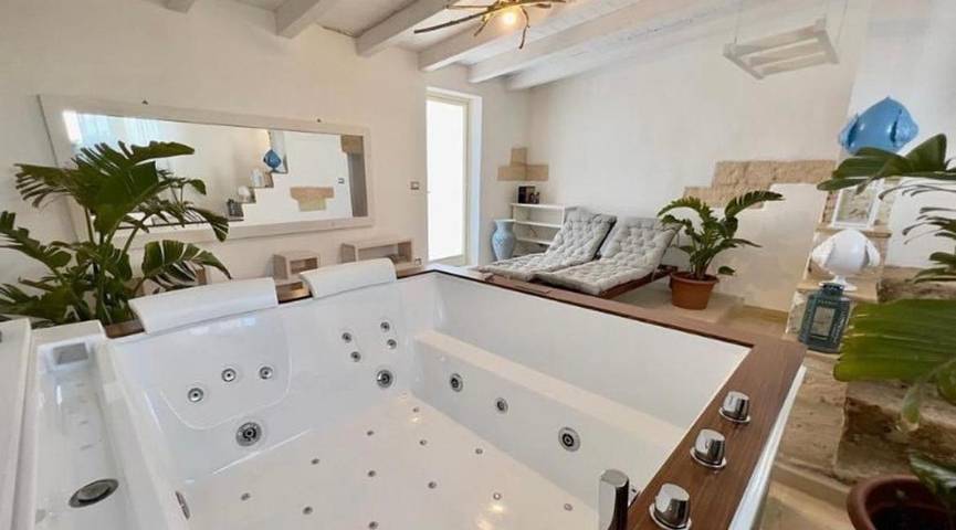 Appartamento per 4 persone, con idromassaggio e terrazza nonché giardino e piscina a Veglie