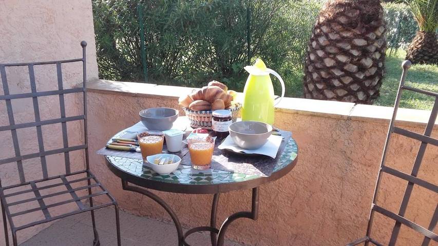 Chambre d’hôte pour 2 personnes, avec vue et jardin à Grimaud - 3