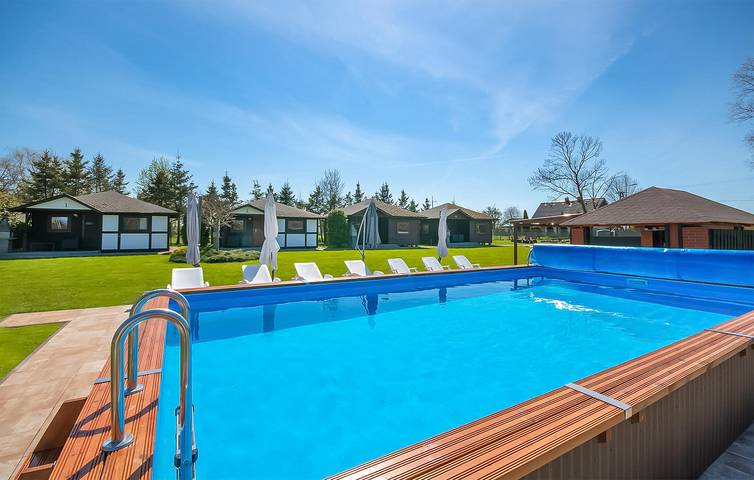 Ferienhaus für 6 Personen mit Terrasse in Powiat Sławieński