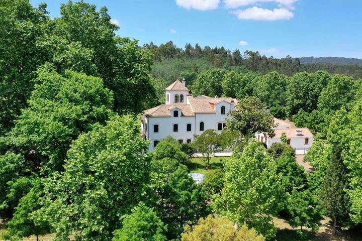 Apartamento de férias para 4 pessoas, com jardim e piscina e ainda sauna and vista em Lousã