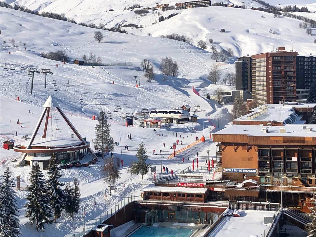 Appartement entier, Appartement de standing 3 pièces, skis aux pieds, balcons, piscine et Wifi in Le Corbier, Villarembert