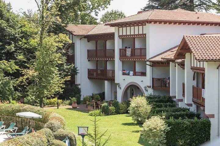 Appartement de vacances pour 5 personnes, avec Balcon et Jardin ainsi que Piscine et Vue