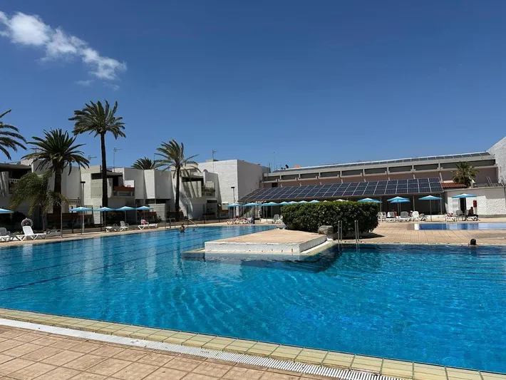 Ferienwohnung für 4 Personen, mit Ausblick und Balkon sowie Pool, kinderfreundlich - 1