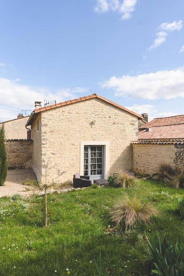 Location de vacances pour 3 personnes, avec jardin et jacuzzi à Montamisé - 3