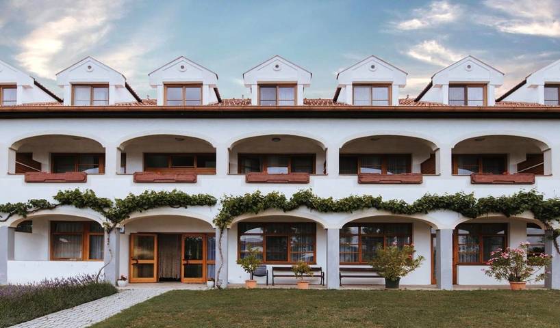 Hotel für 2 Personen, mit Garten und Ausblick sowie Seeblick in Mörbisch am See