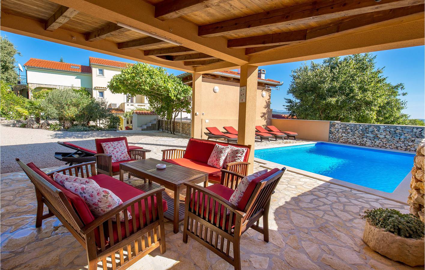 Geräumige Ferienwohnung mit Pool und Terrasse, 2,5 km vom Stadtzentrum von Kras entfernt in Garica, Krk