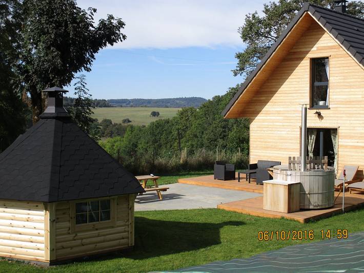 Gîte pour 7 personnes, avec terrasse et sauna ainsi que jardin et jacuzzi, animaux acceptés dans Auvergne-Rhône-Alpes - 3