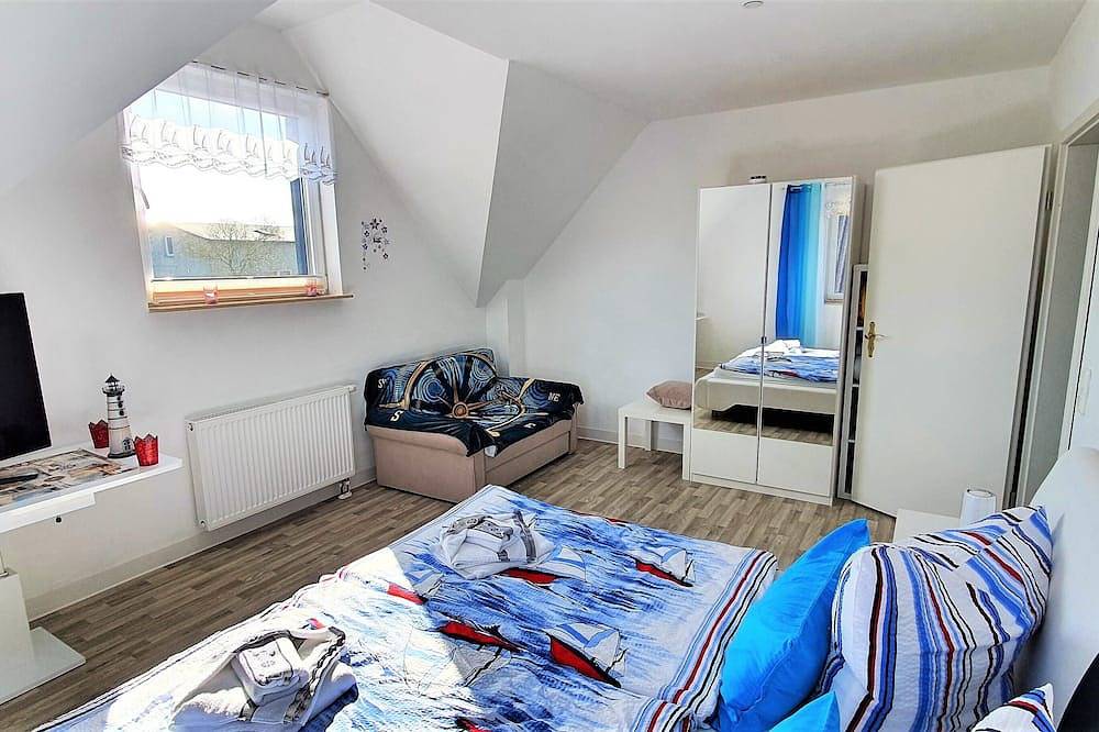 Ganze Wohnung, Exklusive 4-Sterne -2-Raum-Fewo im 1. Og ist eine von 3 Ferienwohnungen im Haus in Neppermin, Benz