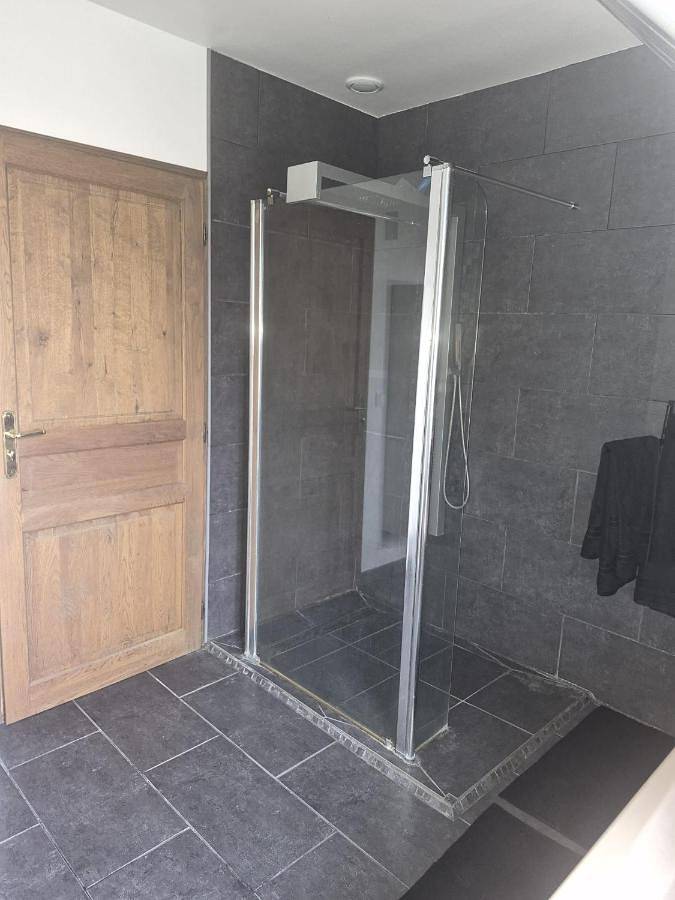 Gîte pour 2 personnes, avec piscine et terrasse ainsi que vue et jardin dans Moisenay - 2