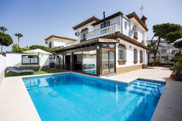 Chalet para 8 personas, con Balcón y Jardín