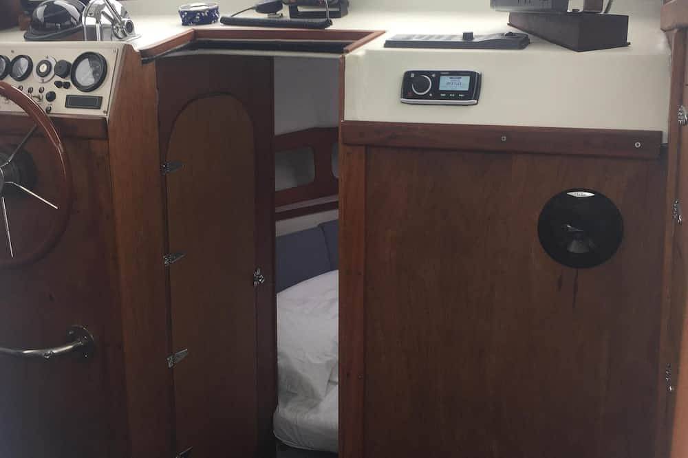 Fishing ist ein englisches Boot aus den 80ern. in Canidelo, Porto Distrikt