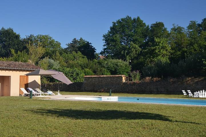 Location de vacances pour 12 personnes, animaux acceptés à Saint-Agne