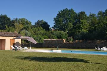 Location de vacances pour 12 personnes, animaux acceptés à Saint-Agne