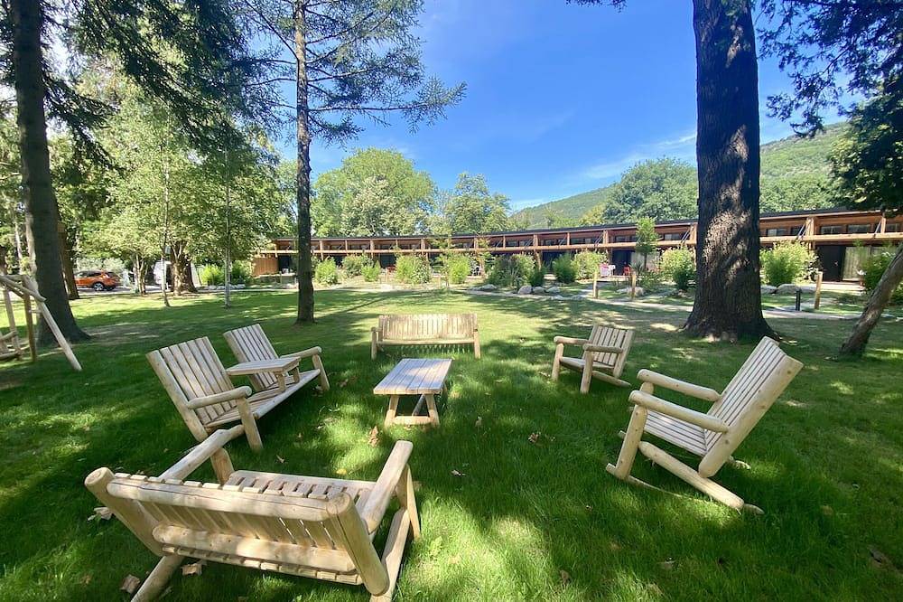 Entire apartment, Ecolodge**** 2-person gîte in the heart of a 3-hectare park in Saint-Affrique, Parc naturel régional des Grands Causses